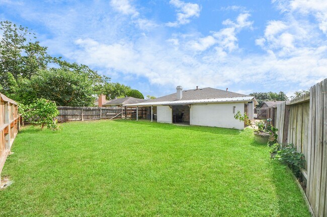 Building Photo - 7410 La Pl Dr