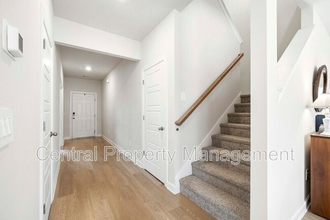 Building Photo - 320 Lavinia Cir