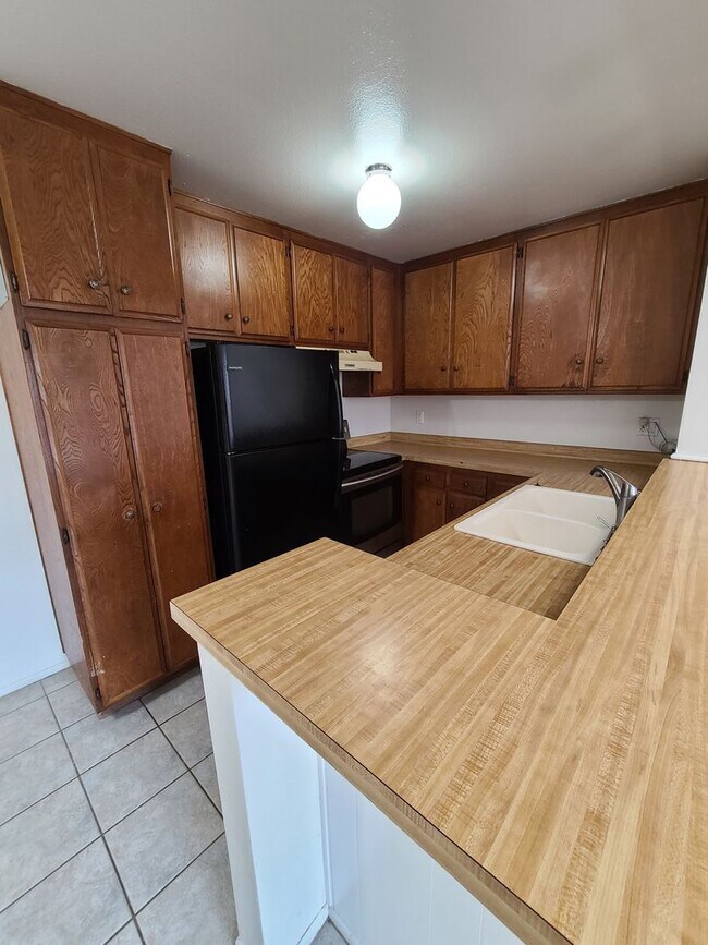 Building Photo - Beautiful 2BD/1BA – Natural Light - Mission Trails/San Carlos Area - Comfortable and Quiet