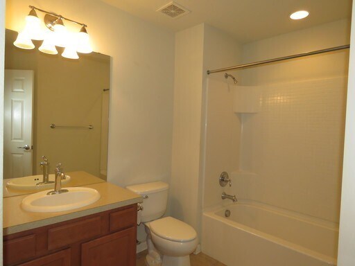 Building Photo - Spacious 3/2.5/1 Townhouse, Lawn Service, Garbage and Water Included