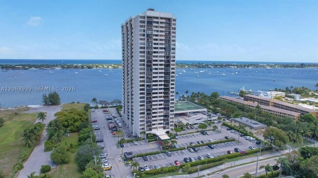 Building Photo - 5600 N Flagler Dr
