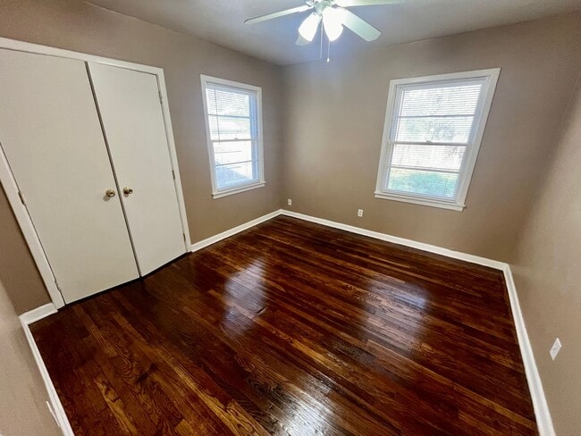 Building Photo - Centrally Located 2/1/1
