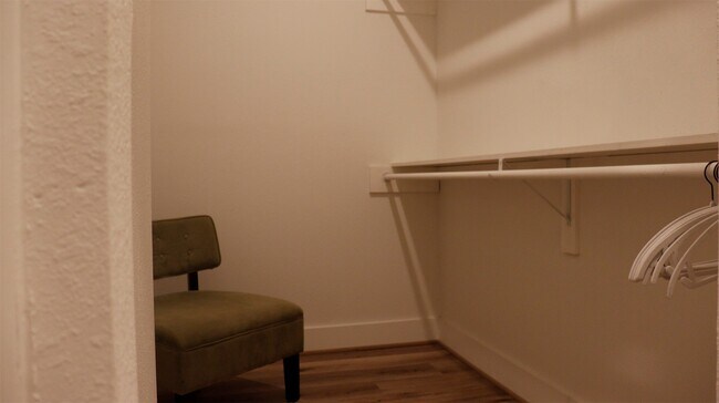 Building Photo - 3824 Fulton St