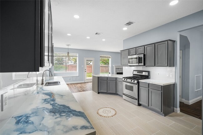 Building Photo - 2623 Pine Shadows Dr