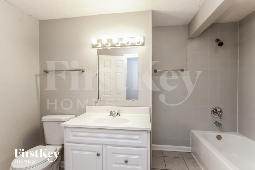 Building Photo - 2543 Fairfax Rd