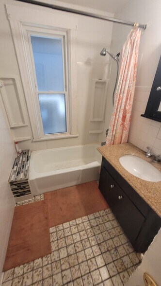 Bathromm - 3100 Elliot Avenue