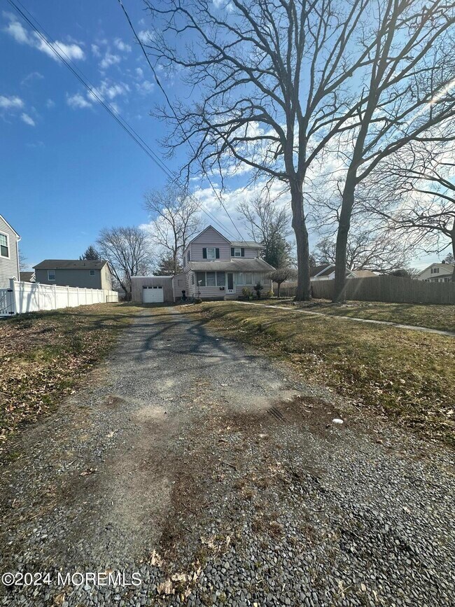 Building Photo - 56 Steiner Ave