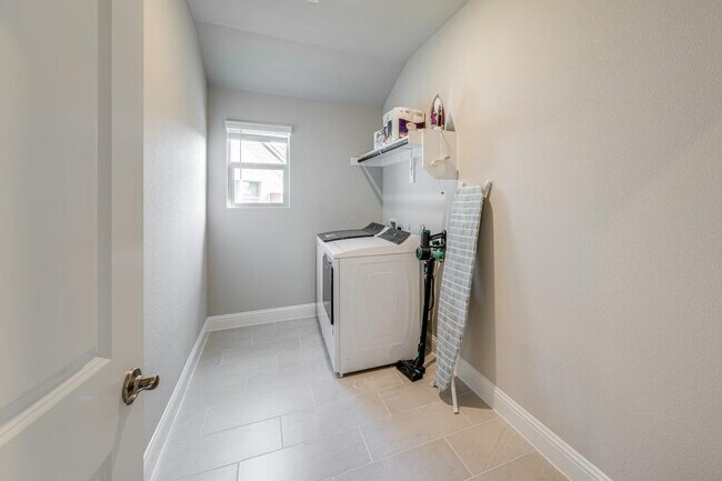 Building Photo - 723 Williams Wy