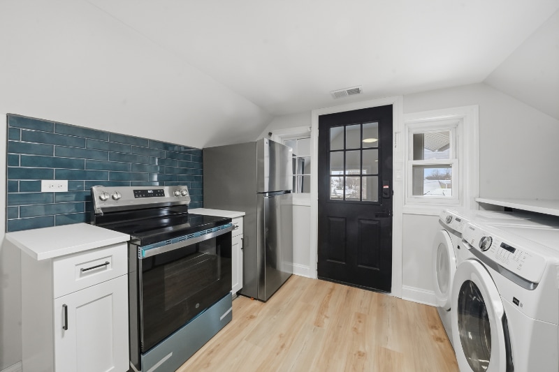 Building Photo - 6640 W Foster Ave