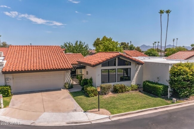 Building Photo - 7322 E Sierra Vista Dr