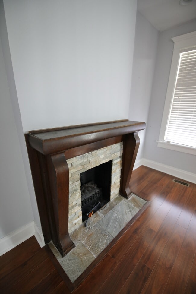 Building Photo - 310 E Beck St