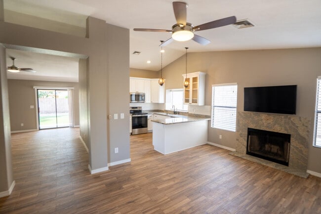 Building Photo - 15006 S 27th Way