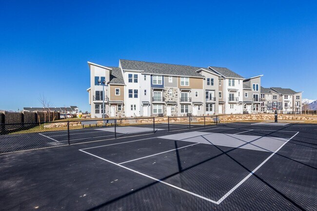 Building Photo - 1009 S 2740 E