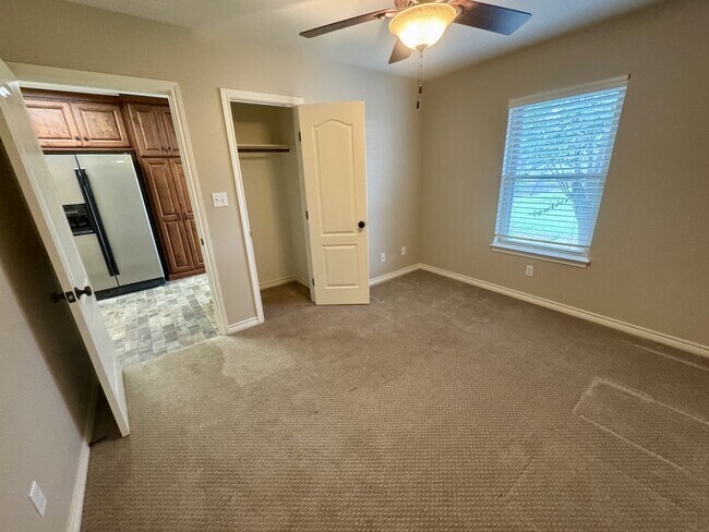 Building Photo - 34 Ridge Dr