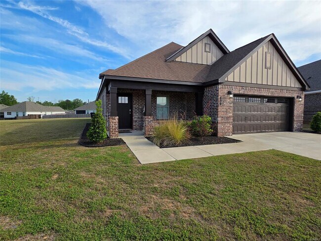 Building Photo - 656 Riverdale Dr.