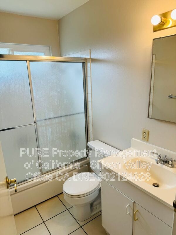 Building Photo - 5035 Wayland Ave