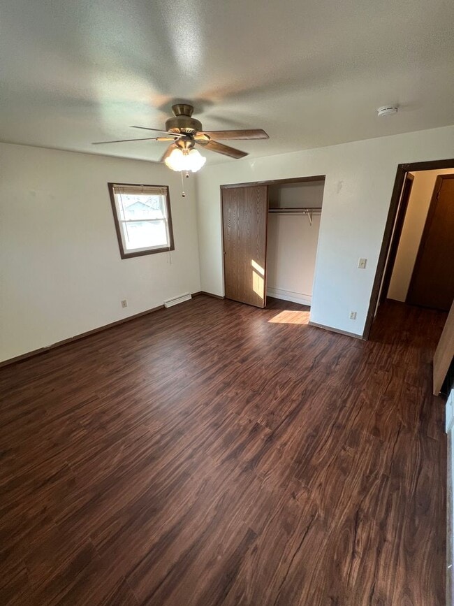 Building Photo - 3 bed/1.5 bath Duplex in Madison, WI