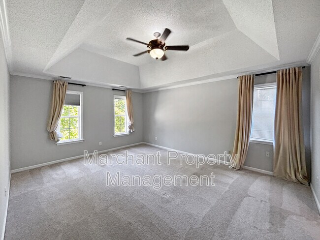 Building Photo - 6 Twickenham Dr