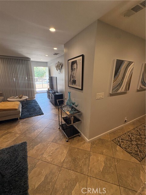 Building Photo - 510 N Villa Ct