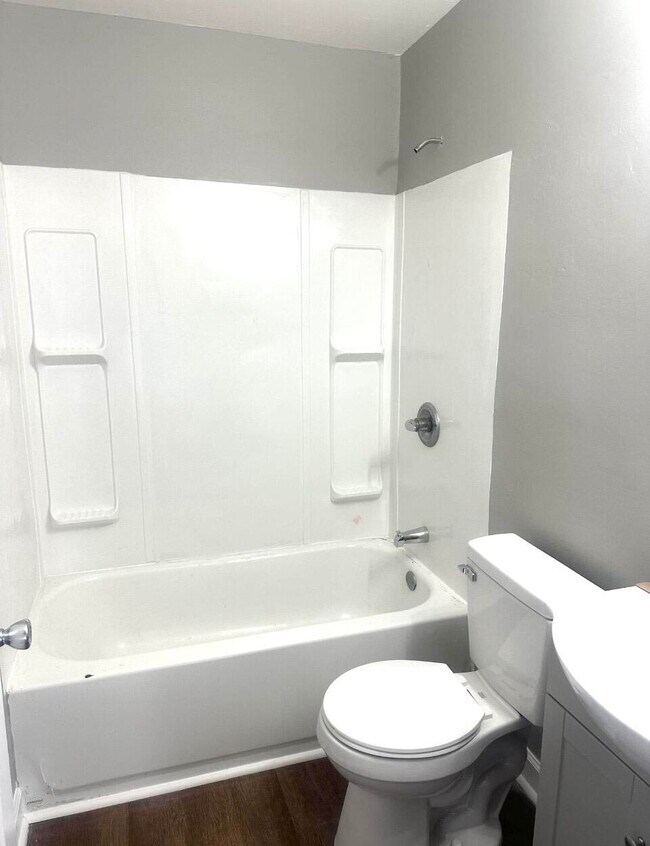 Building Photo - 1105 Sparks Rd