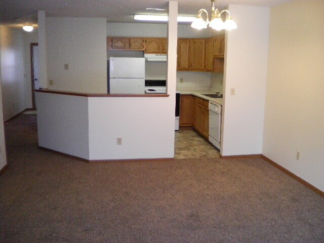 Building Photo - 855 Highview Dr