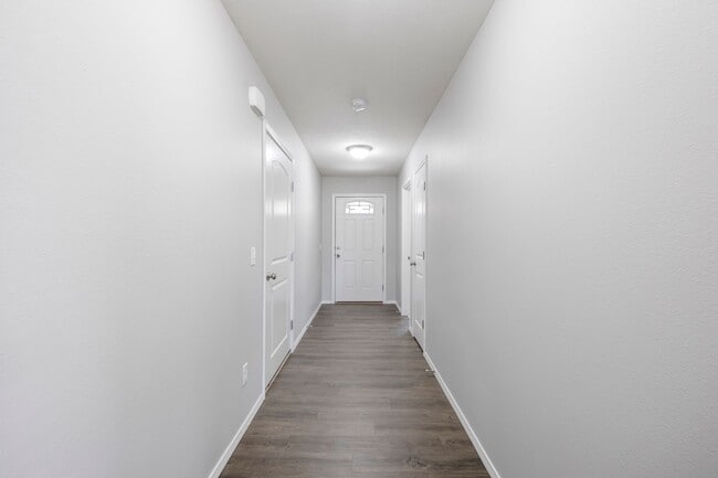 Building Photo - 4 Bedroom Home in Willard School Districts