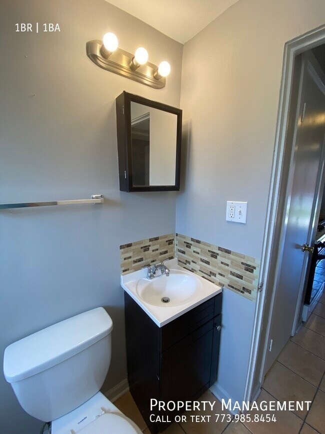 Building Photo - 8850 S Saginaw Ave