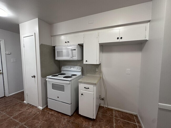 Building Photo - 4926 Calvin Dr