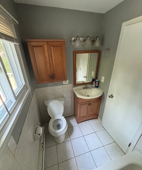 Building Photo - 305 Hunt Dr