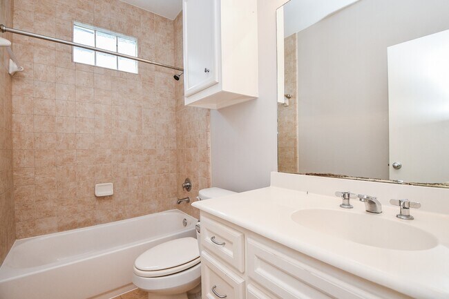 Building Photo - 3715 Main Plaza Dr