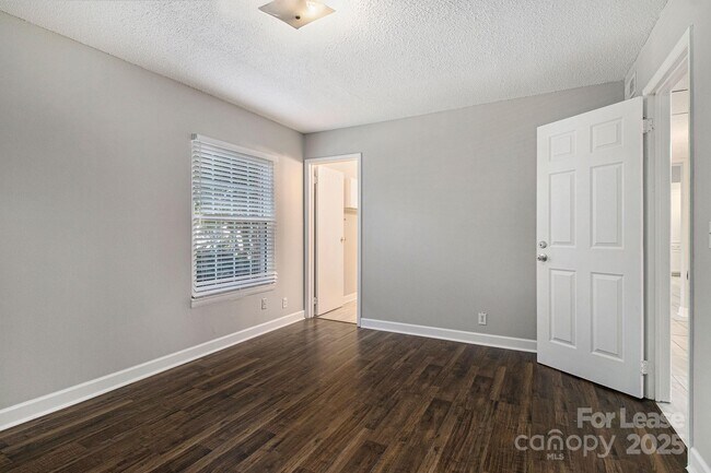 Building Photo - 2624 Park Rd