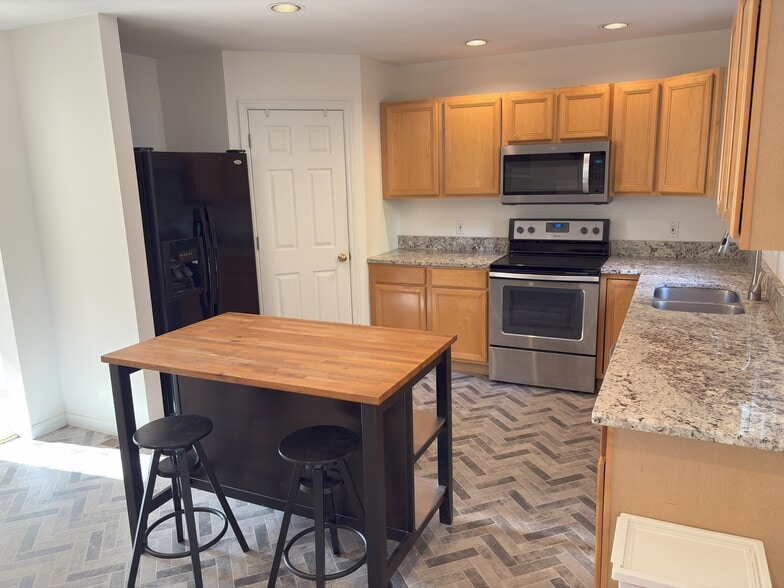 Building Photo - 2562 Creve Coeur Dr