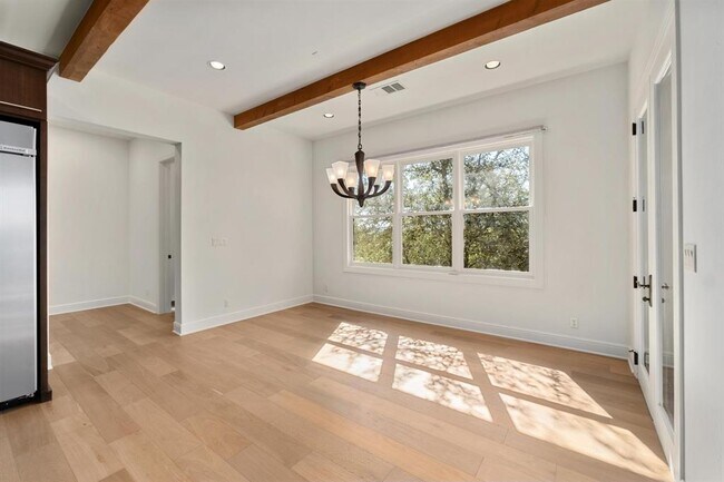 Building Photo - 1101 Sprague Ln