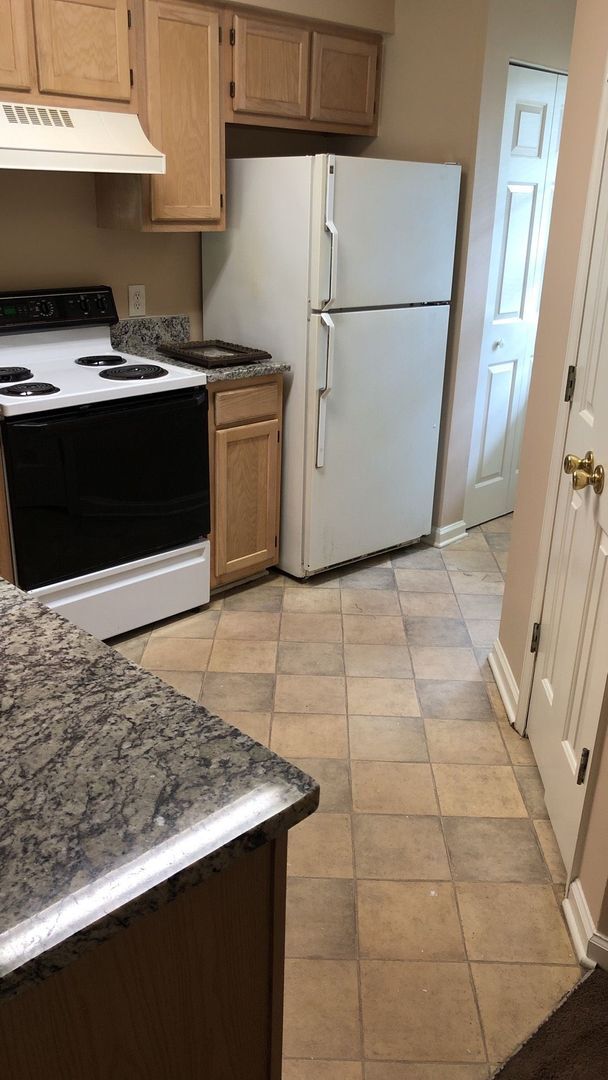 Building Photo - BIG REDUCTION!  River Oaks 28E - SPECIAL - 2nd month 1/2 half off rent