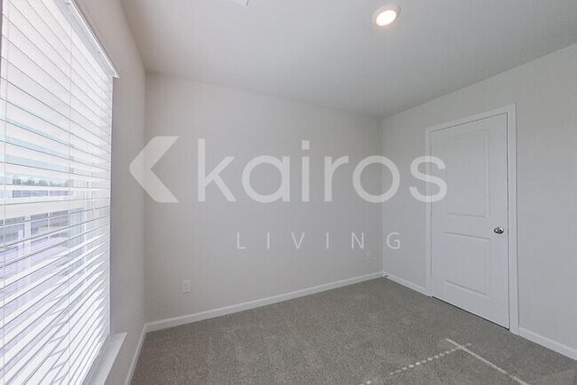 Building Photo - 2461 Banyan Cir