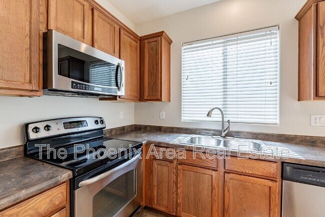 Building Photo - 2189 S Sanders Dr