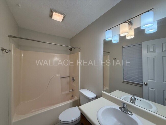 Building Photo - LOVELY 3 BEDROOM, 2.5 BATHROOM HOME IN ROCKY HILL AREA!!