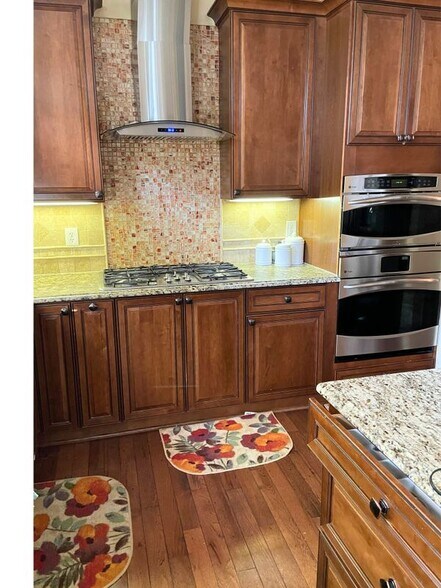 Building Photo - 9908 E Hill Dr