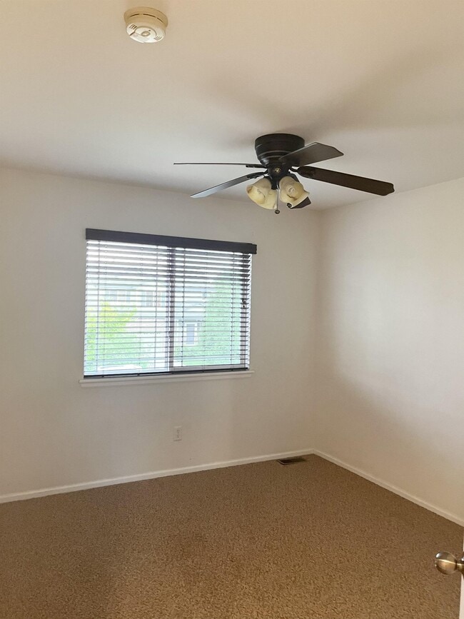 Building Photo - 1327 Graham Cir