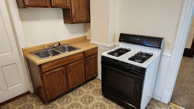 Building Photo - 125-125 1/2 N 2nd St