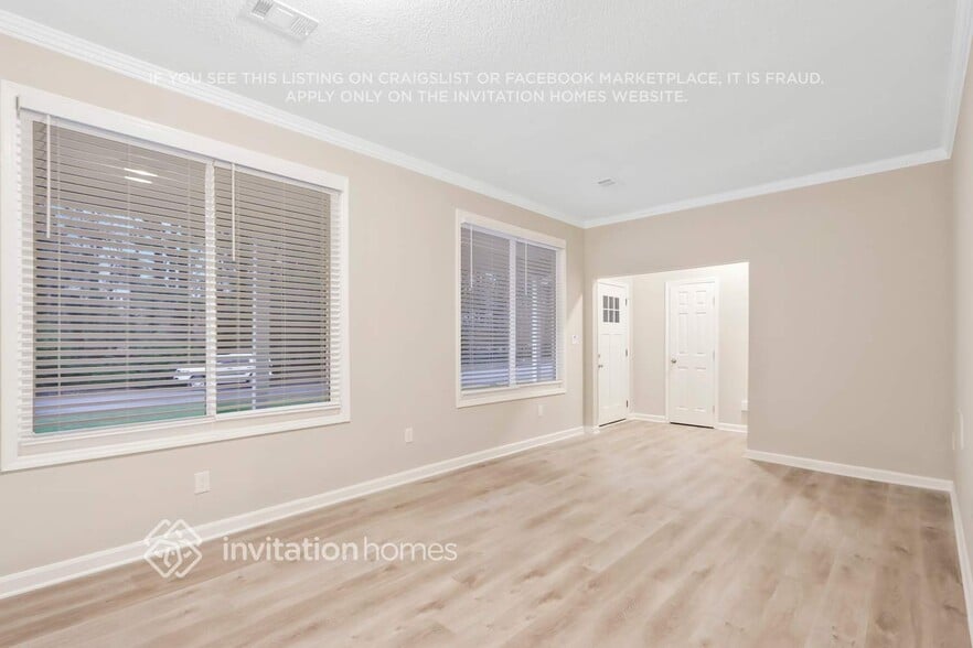 Building Photo - 3382 Saxony Way