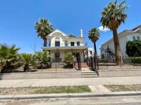 Building Photo - 901 E Rio Grande Ave