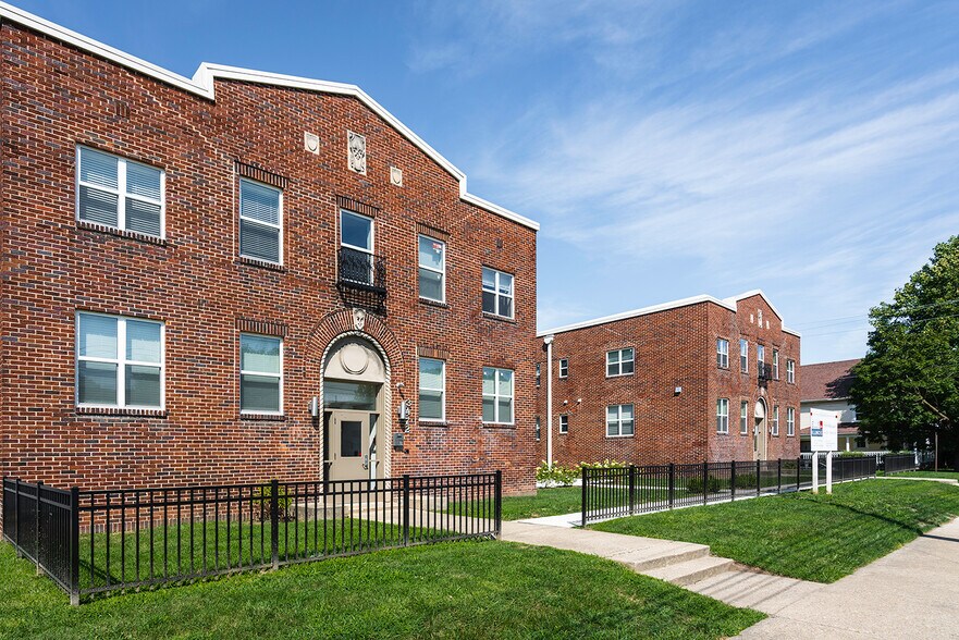 Building Photo - Ellis