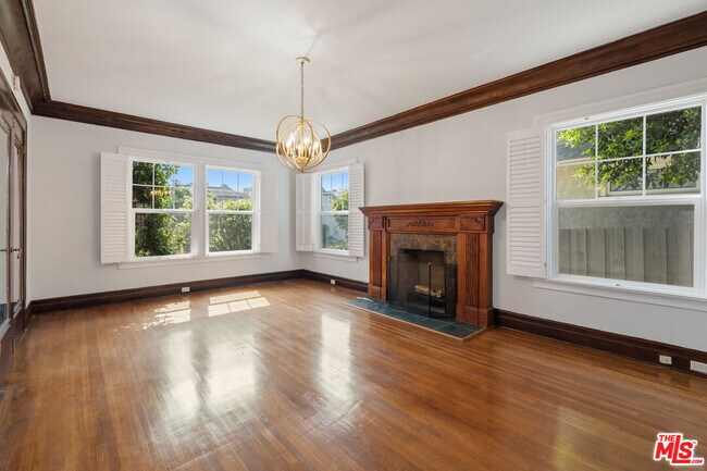 Building Photo - 317 S Norton Ave