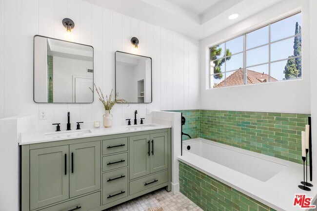 Building Photo - 14234 Dickens St