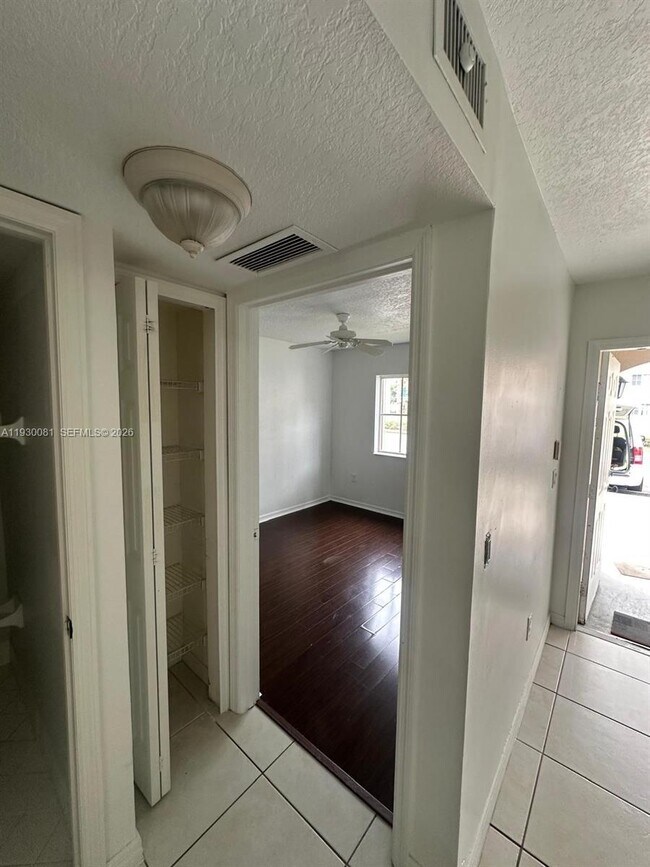 Building Photo - 2930 SE 13th Ave