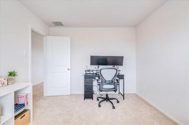 Building Photo - 125 Frogmore Lp