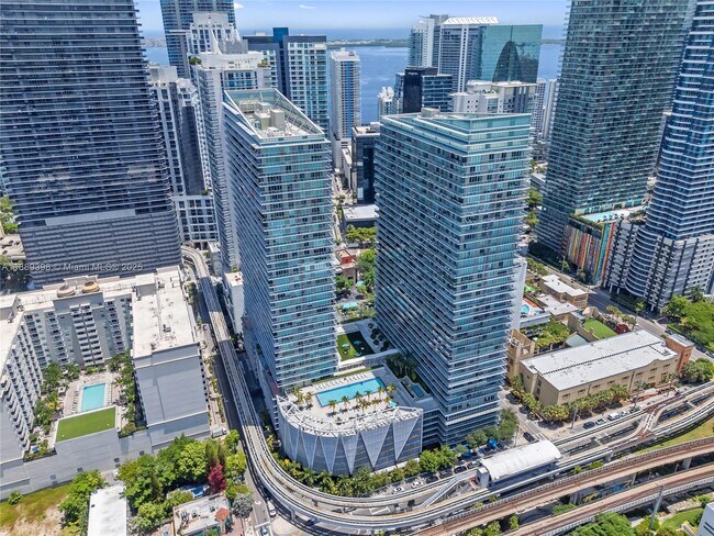 Building Photo - 1111 SW 1st Ave