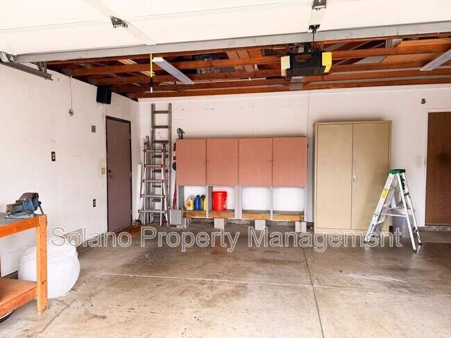 Building Photo - 950 Pembroke Way