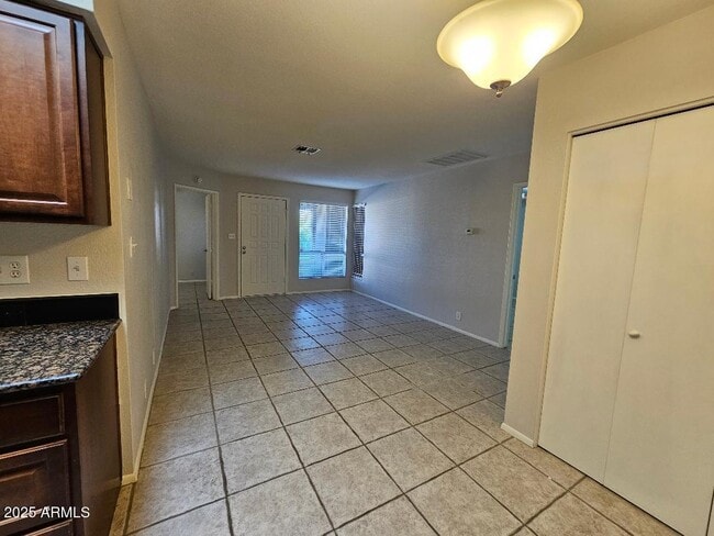 Building Photo - 312 W Yukon Dr